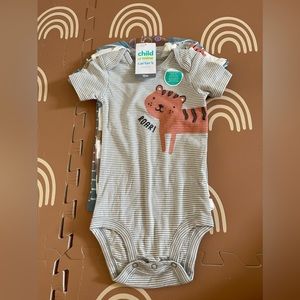 3 pack NWT Carter’s bodysuits 12m